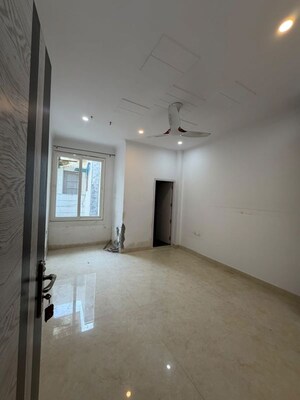 Room in 3 BHK Apartment at Unitech The Residences Sector 33, Sector 33 – for Rent