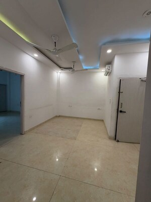 Room in 3 BHK Apartment at Unitech The Residences Sector 33, Sector 33 – for Rent