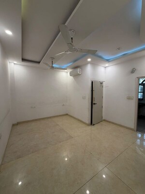 Room in 3 BHK Apartment at Unitech The Residences Sector 33, Sector 33 – for Rent