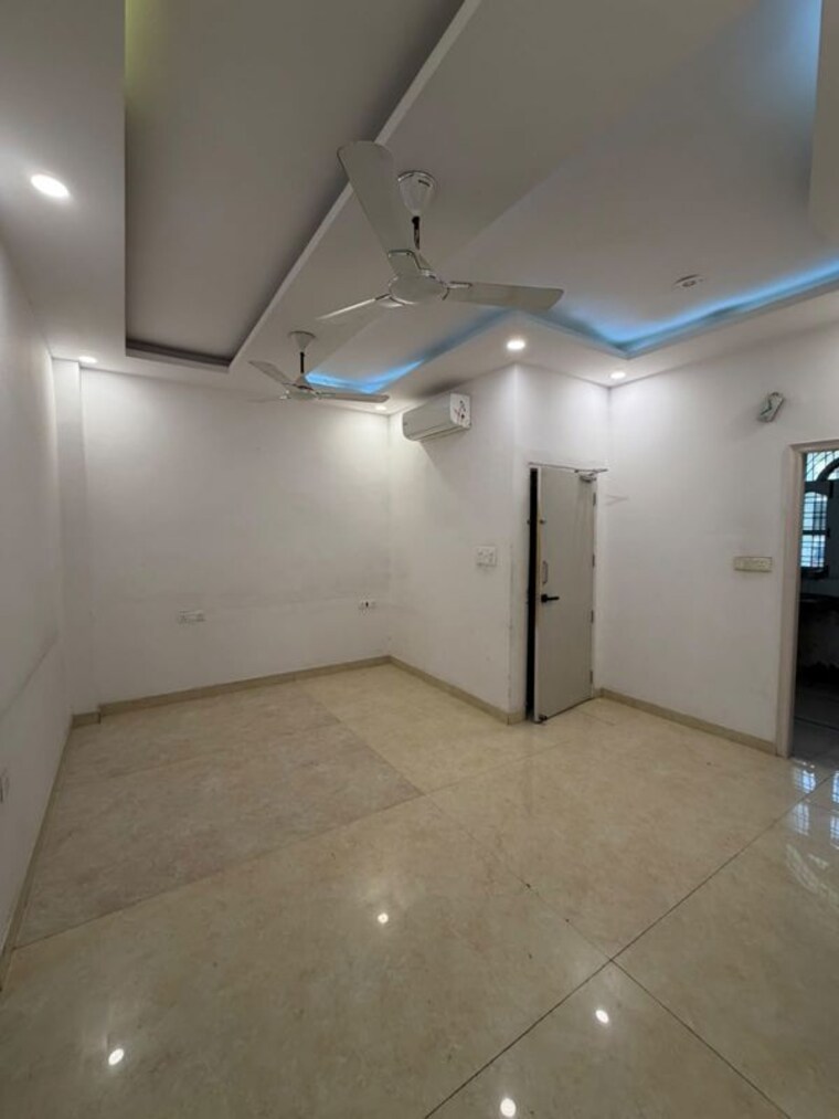 Room, unitech-the-residences-sector-33 3 Bedroom 1545 Sq.Ft. Apartment In Sector 33 Gurgaon 10730595