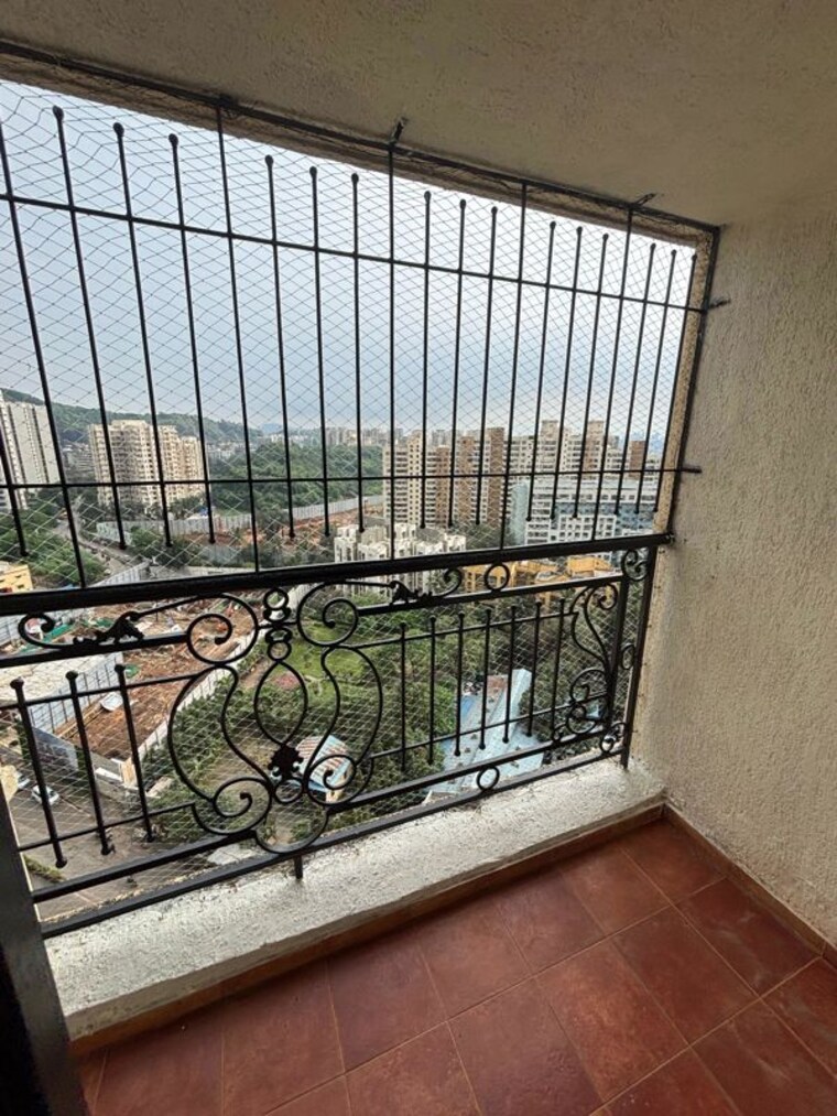 Balcony, lake-primrose 6 Bedroom 2775 Sq.Ft. Apartment In Powai Mumbai 10730602