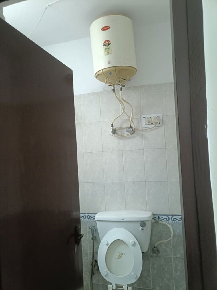 Bathroom, signature-global-prime 2 Bedroom 834 Sq.Ft. Apartment In Sector 63a Gurgaon 10730641