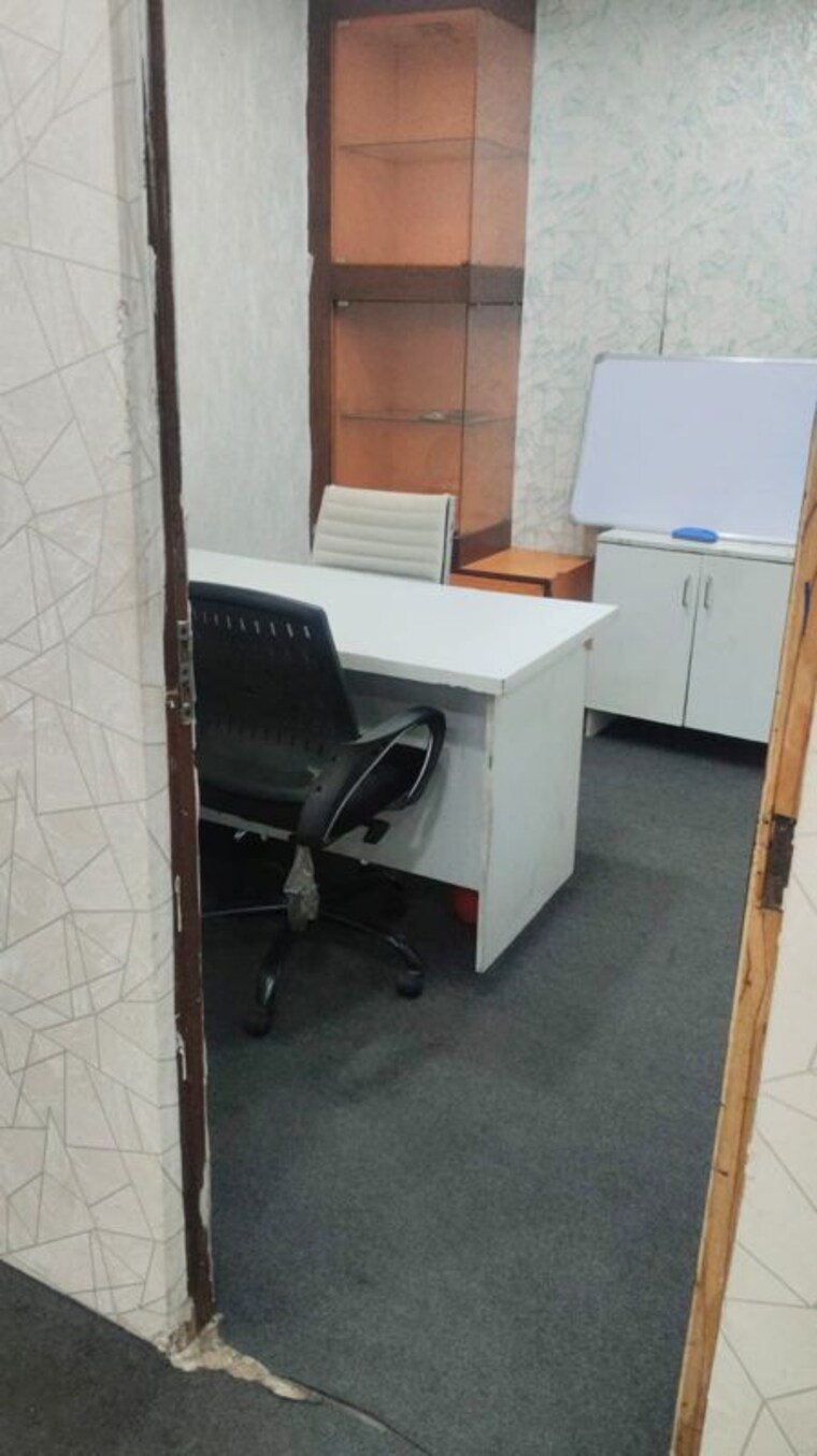 Team Area, sector 15 Commercial Office Space 1500 Sq.Ft. In Sector 15 Noida 10730628