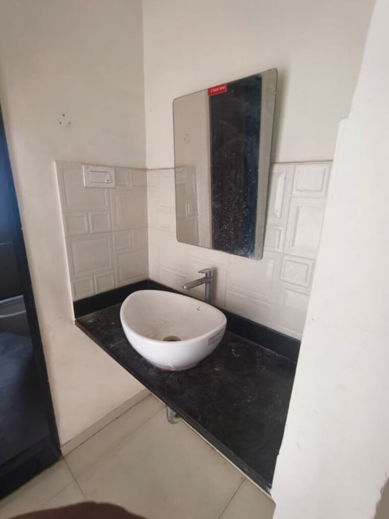 Bathroom, mantra-montana-phase-1 3 Bedroom 1118 Sq.Ft. Apartment In Dhanori Pune 10730610