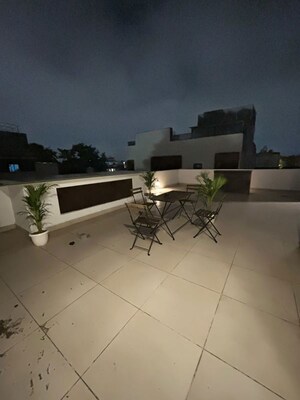 Team Area in 3 BHK Builder Floor at Safdarjung Enclave – for Rent
