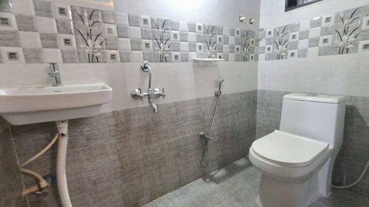 Bathroom, a s rao nagar 4 Bedroom 2500 Sq.Ft. Independent House In A S Rao Nagar Hyderabad 10730664