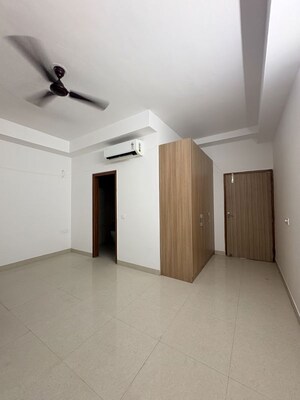 Furnished Amenities in 4 BHK Builder Floor at SS Linden, Sector 84 – for Rent