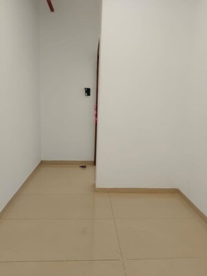 Room in 2.5 BHK Apartment at Runwal The Central Park, Chinchwad – for Rent