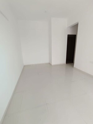 Room in 2.5 BHK Apartment at Runwal The Central Park, Chinchwad – for Rent