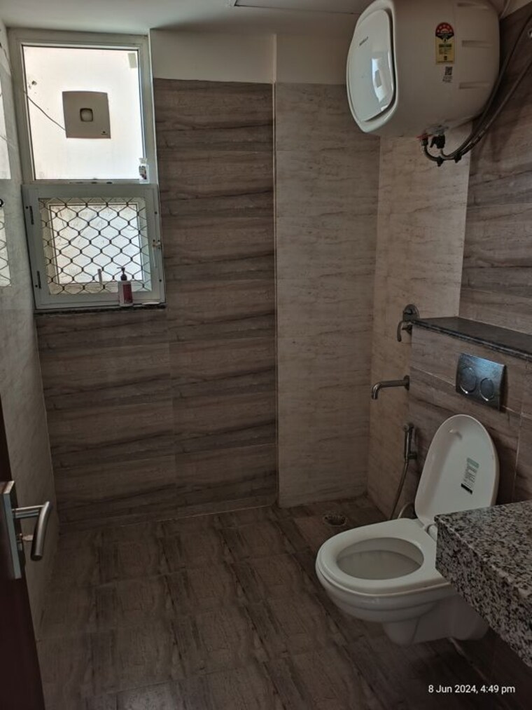 Bathroom, landmark-imperial-heights 3.5 Bedroom 2190 Sq.Ft. Apartment In Sector 88 Faridabad 10609065