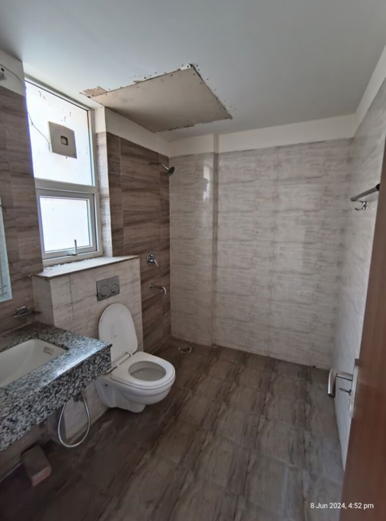 Bathroom, landmark-imperial-heights 3.5 Bedroom 2190 Sq.Ft. Apartment In Sector 88 Faridabad 10609065