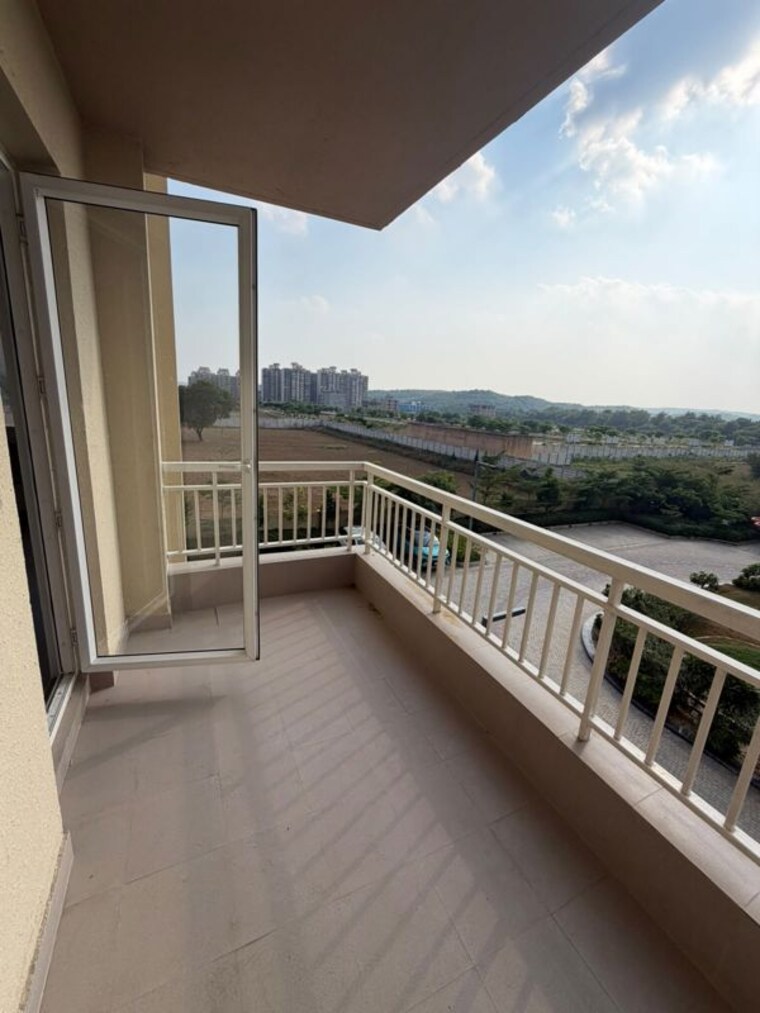 Balcony, silverglades-the-melia 2 Bedroom 1425 Sq.Ft. Apartment In Sohna Sector 35 Gurgaon 10730673