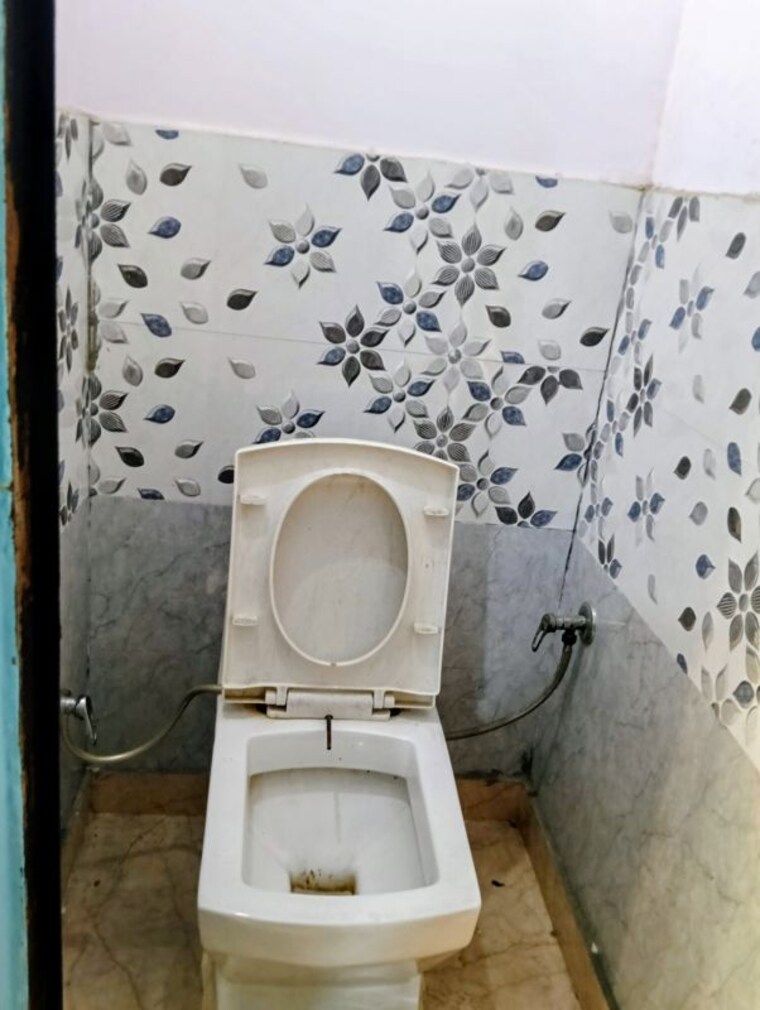 Bathroom, sector 16b dwarka 1 Bedroom 500 Sq.Ft. Apartment In Sector 16b Dwarka Delhi 10730617