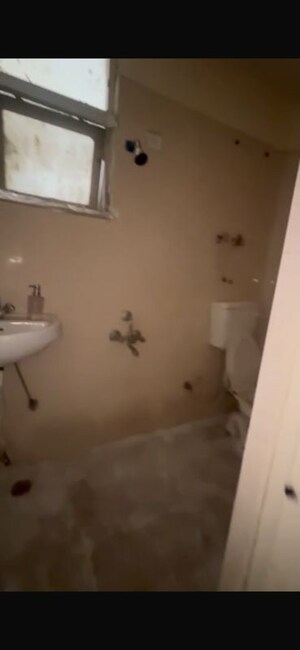 Room in 3 BHK Apartment at Adore Happy Homes Grand, Sector 85 – for Sale