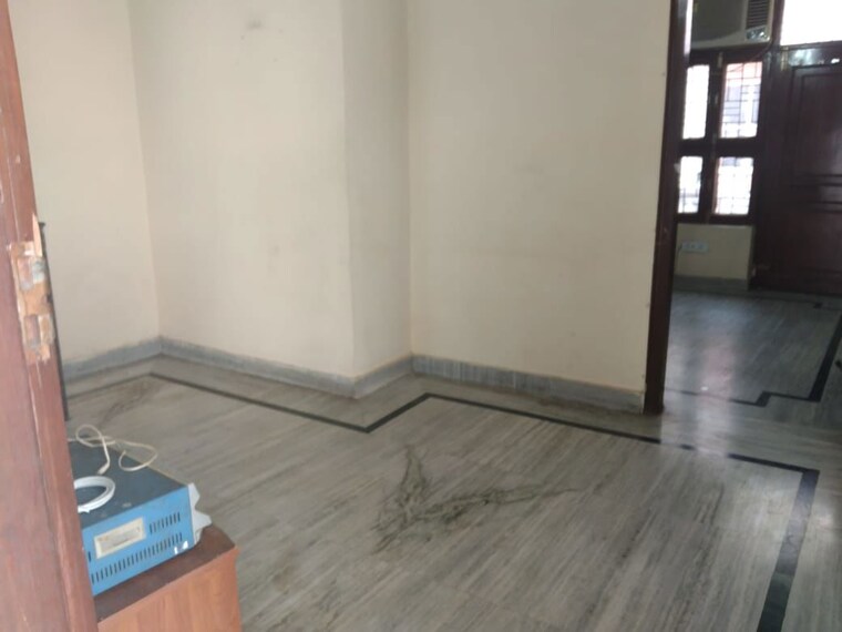 Room, sector 23 1 Bedroom 600 Sq.Ft. Villa In Sector 23 Gurgaon 10730717