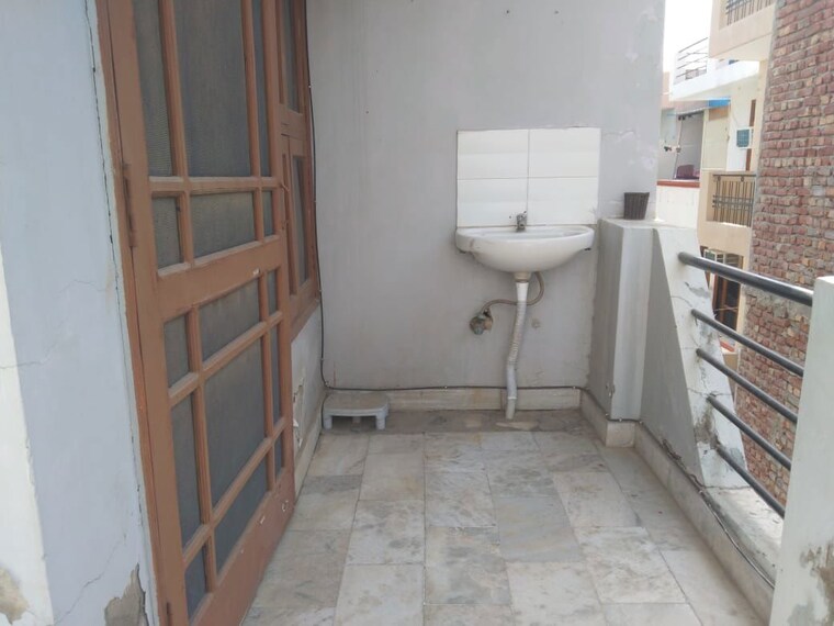 Bathroom, sector 23 1 Bedroom 600 Sq.Ft. Villa In Sector 23 Gurgaon 10730717