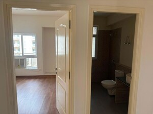 Room in 3.5 BHK Apartment at Silverglades The Melia, Sohna Sector 35 – for Sale