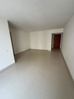 Room in 3.5 BHK Apartment at Silverglades The Melia, Sohna Sector 35 – for Sale