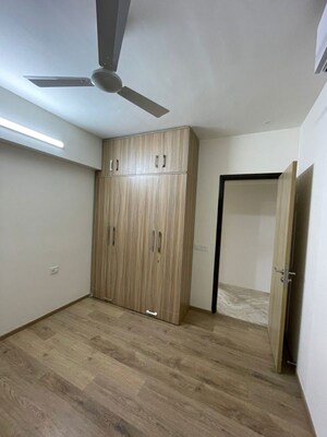 Room in 4 BHK Apartment at L&T Emerald Isle, Powai – for Sale