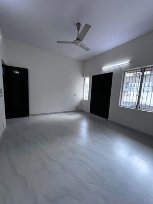 Room in 2 BHK Builder Floor at Chittaranjan Park – for Rent