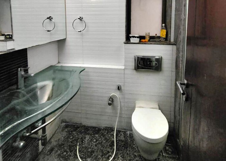 Bathroom, k-raheja-corp-maple-leaf 4 Bedroom 2625 Sq.Ft. Apartment In Powai Mumbai 10730744