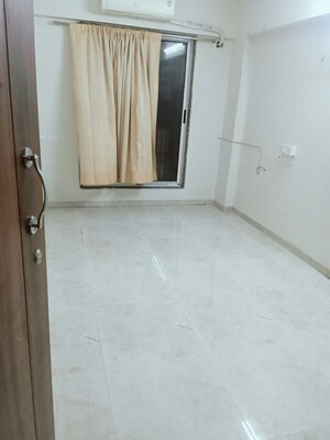 Room in 1 BHK Apartment at RNA NG Suncity Phase II, Kandivali East – for Rent