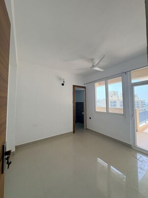 Room in 2.5 BHK Apartment at Landmark The Homes 81, Sector 81 – for Rent