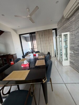 Team Area in 3 BHK Apartment at Ashok Towers, Parel – for Rent