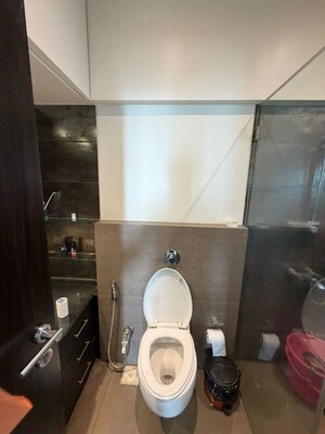 Furnished Amenities in 3 BHK Apartment at Ashok Towers, Parel – for Rent