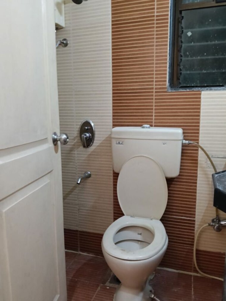Bathroom, haware-tiara 2 Bedroom 750 Sq.Ft. Apartment In Kharghar Navi Mumbai 10730784