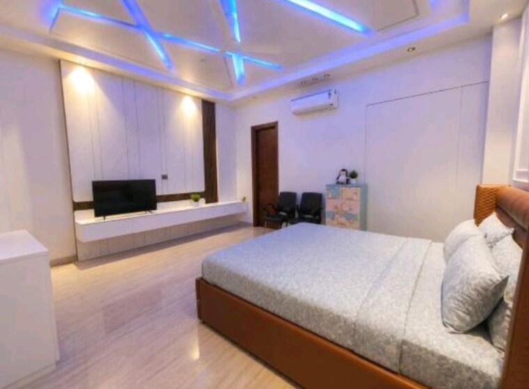 Bedroom, sector 105 4 Bedroom 348 Sq.Mt. Builder Floor In Sector 105 Noida 10730790