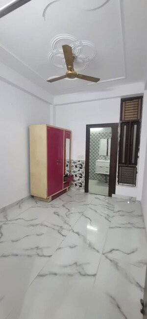 Room in 3 BHK Builder Floor at Niti Khand I – for Rent