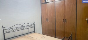Room in  Pg at Naupada – for Rent