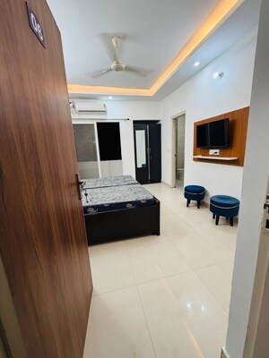 Furnished Amenities in 1 RK Builder Floor at Sushant Lok I – for Rent