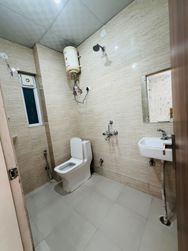 Bathroom, sushant lok i 1 RK 390 Sq.Ft. Builder Floor In Sushant Lok I Gurgaon 10730816