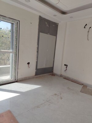 Room in 3 BHK Builder Floor at BPTP District 3, Sector 85 – for Sale