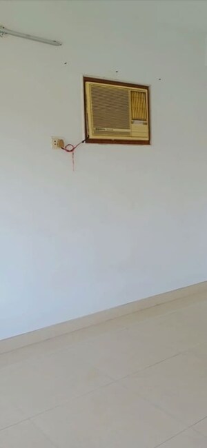 Furnished Amenities in 2 BHK Apartment at Kabra Paradise, Andheri West – for Rent