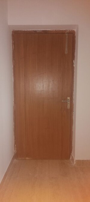Room in 2 BHK Apartment at Amrapali Kingswood, Sector 4 Greater Noida – for Sale