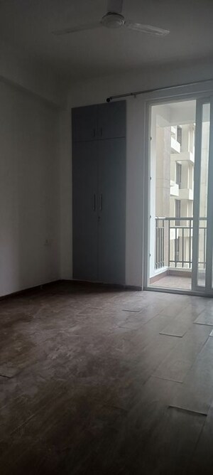 Room in 2 BHK Apartment at Amrapali Kingswood, Sector 4 Greater Noida – for Sale