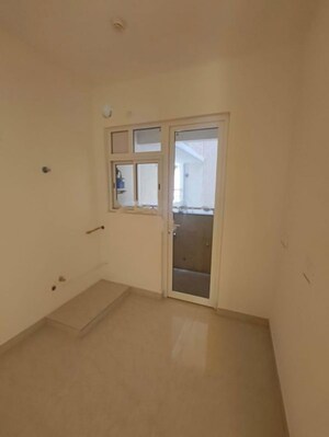 Room in 2 BHK Apartment at Aurobindo The Regent, Kondapur – for Sale