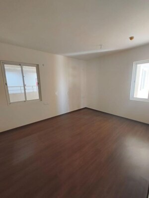 Room in 2 BHK Apartment at Aurobindo The Regent, Kondapur – for Sale