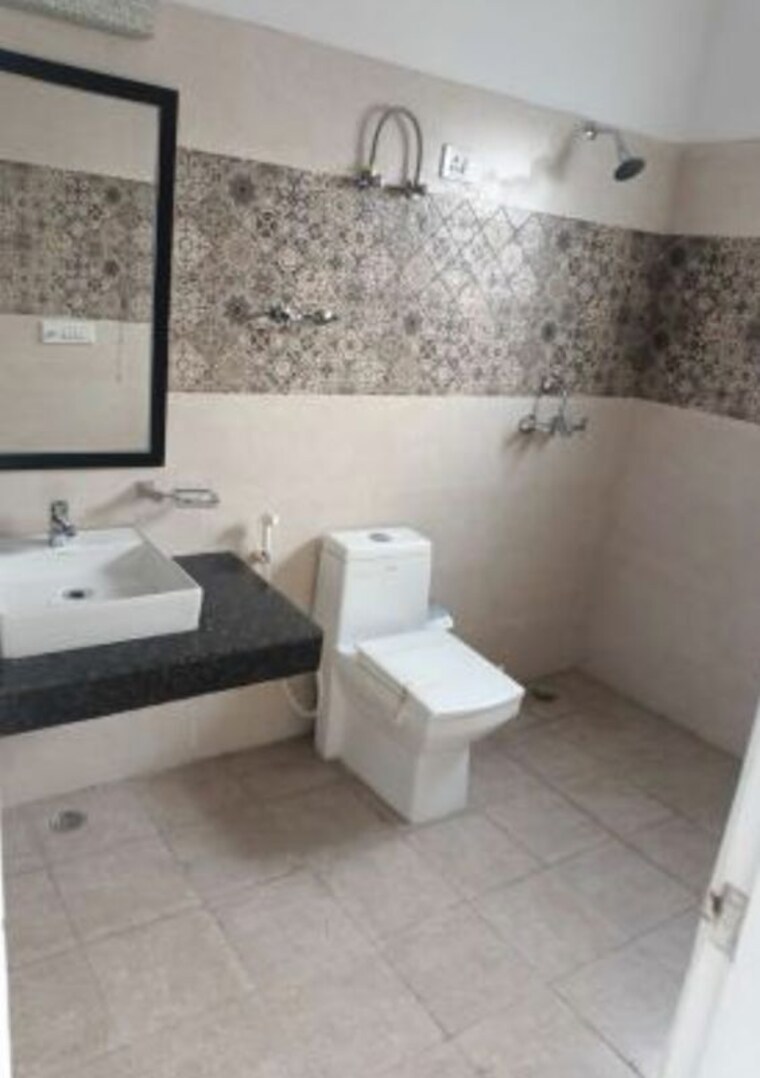Bathroom, paramount-golf-foreste-apartments 4 Bedroom 2452 Sq.Ft. Apartment In Zeta I Greater Noida Greater Noida 10730976