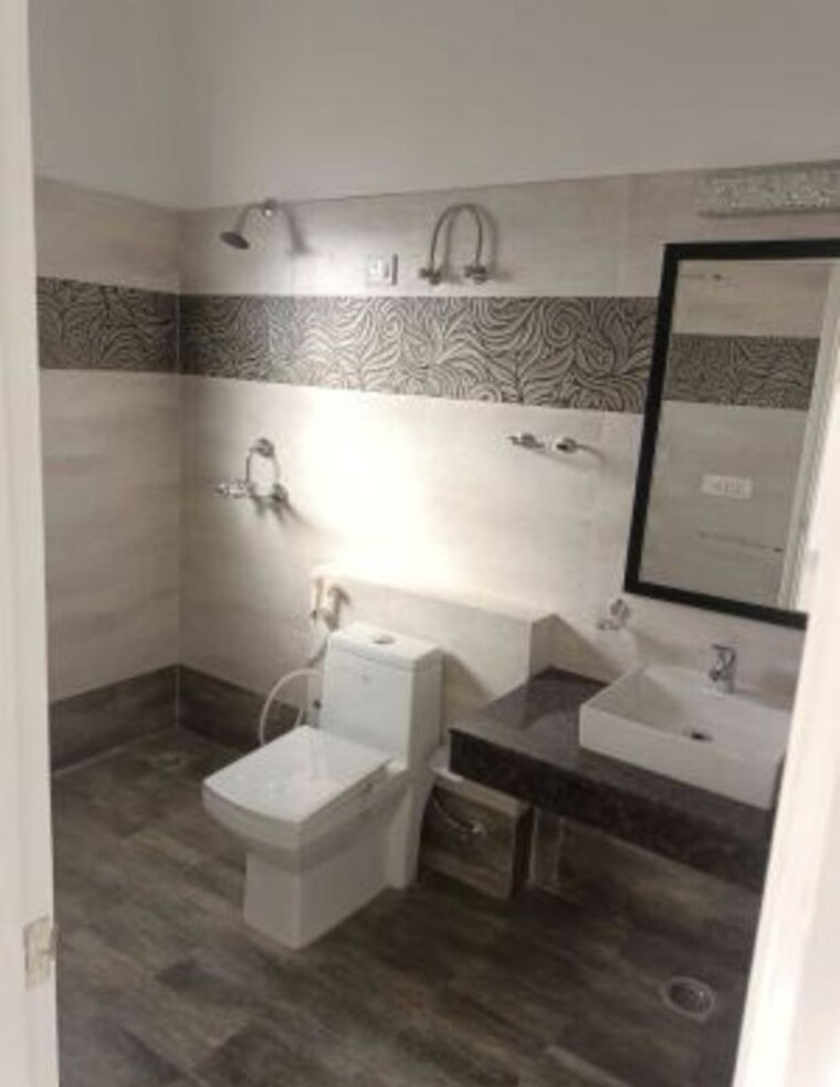 Bathroom, paramount-golf-foreste-apartments 4 Bedroom 2452 Sq.Ft. Apartment In Zeta I Greater Noida Greater Noida 10730976