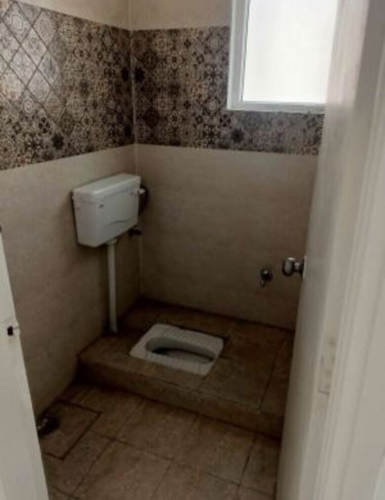 Bathroom, paramount-golf-foreste-apartments 4 Bedroom 2452 Sq.Ft. Apartment In Zeta I Greater Noida Greater Noida 10730976