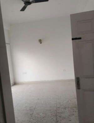 Room in 4 BHK Apartment at Paramount Golf Foreste Apartments, Zeta I Greater Noida – for Rent