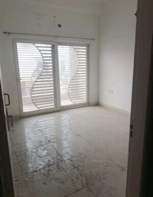 Room in 4 BHK Apartment at Paramount Golf Foreste Apartments, Zeta I Greater Noida – for Rent