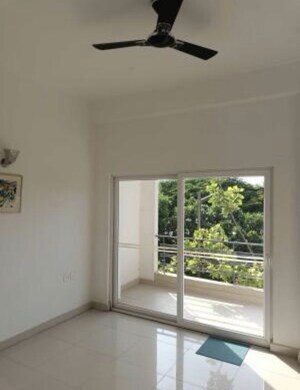Room in 4 BHK Apartment at Paramount Golf Foreste Apartments, Zeta I Greater Noida – for Rent