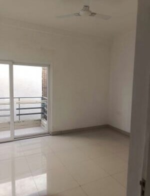 Room in 4 BHK Apartment at Paramount Golf Foreste Apartments, Zeta I Greater Noida – for Rent