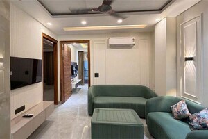 Building Lobby in 4 BHK Builder Floor at Janakpuri – for Sale