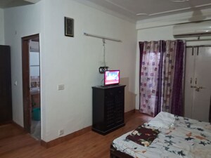 Room in 3 BHK Independent House at Sector 49 – for Rent